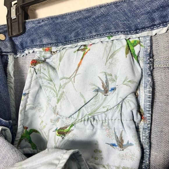 EUC Ted Baker London Mid Wash Yannah Abrasion Embellished Boyfriend Jeans Sz 27 - Picture 12 of 13